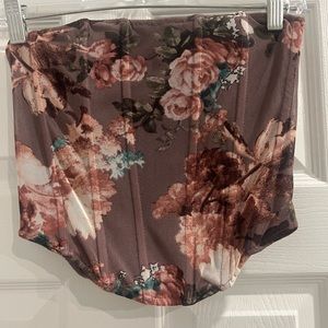 Cute Vici Floral top.